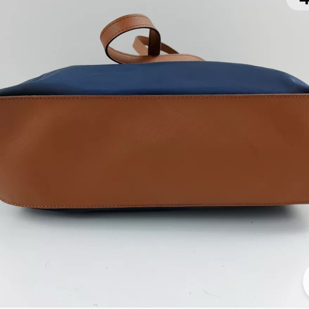 Michael Kors Blue Shoulder Bag. - Picture 8 of 8
